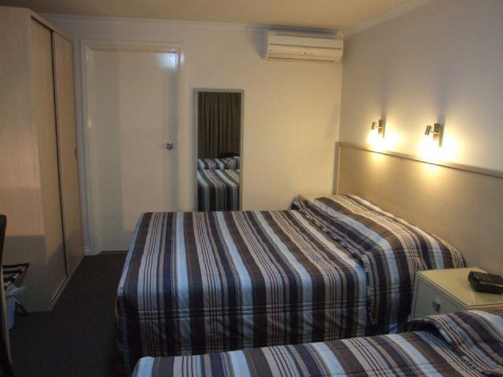 Motel Room photo 1