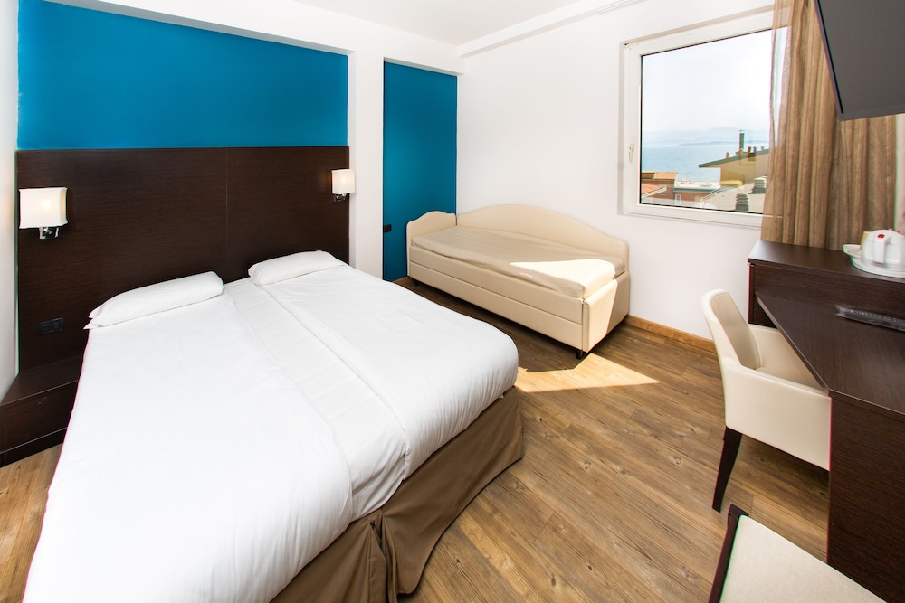 Standard Triple Room - Photo 1