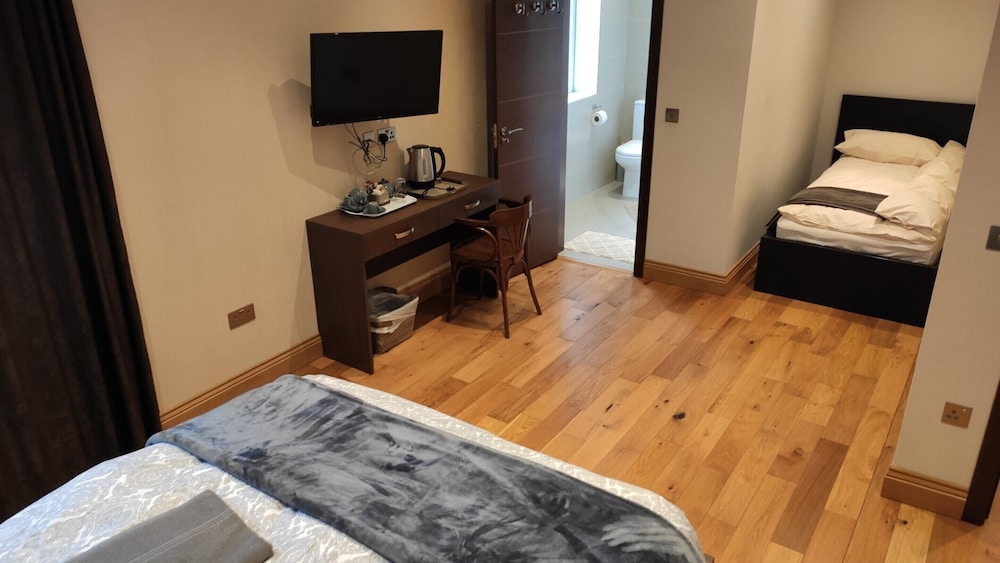 Deluxe Triple Room, Multiple Beds photo 2