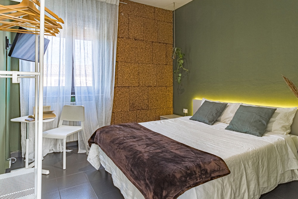 Design Double Room, Hill View photo 1