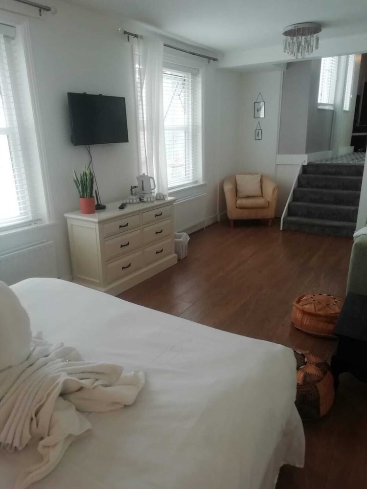 Executive Suite, Ensuite, Courtyard View photo 2