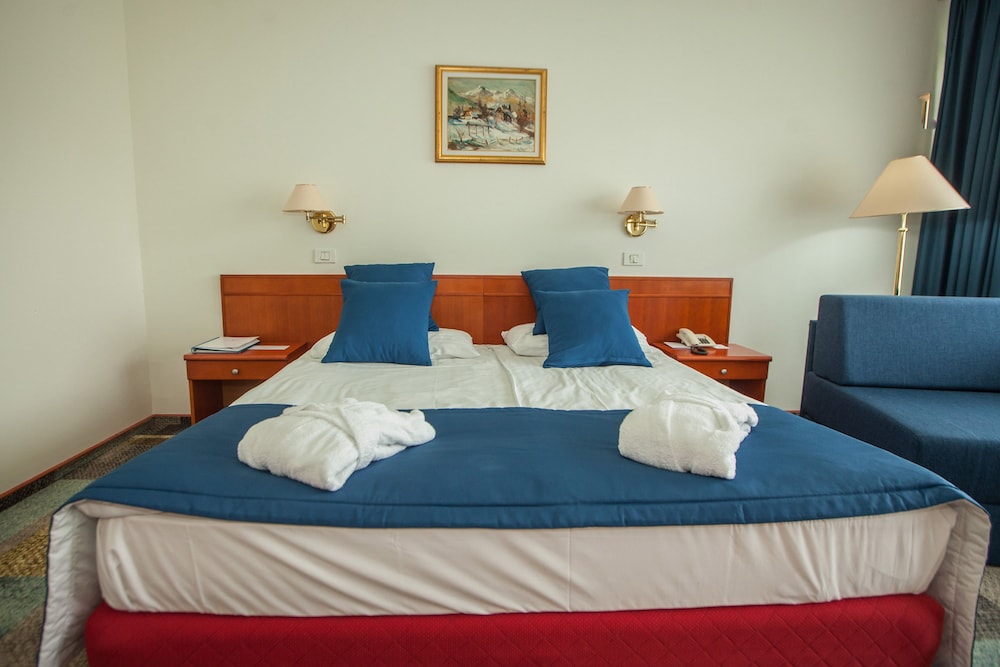 Standard Double or Twin Room photo 3