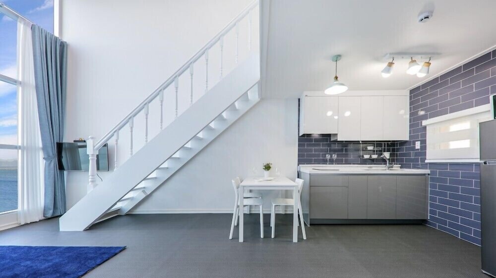 Room (A-202 duplex spa) - Photo 12
