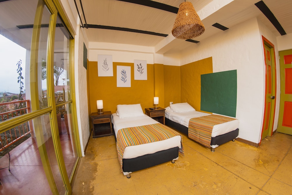 Premium Twin Room, 2 Twin Beds, Mountain View