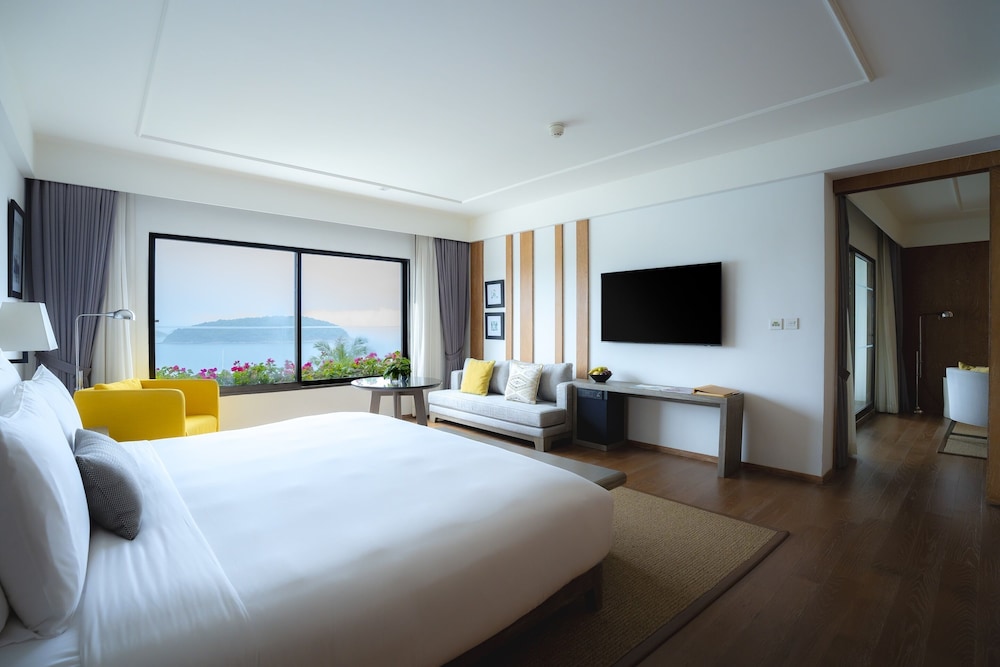 Royal Ocean View Suite photo 2