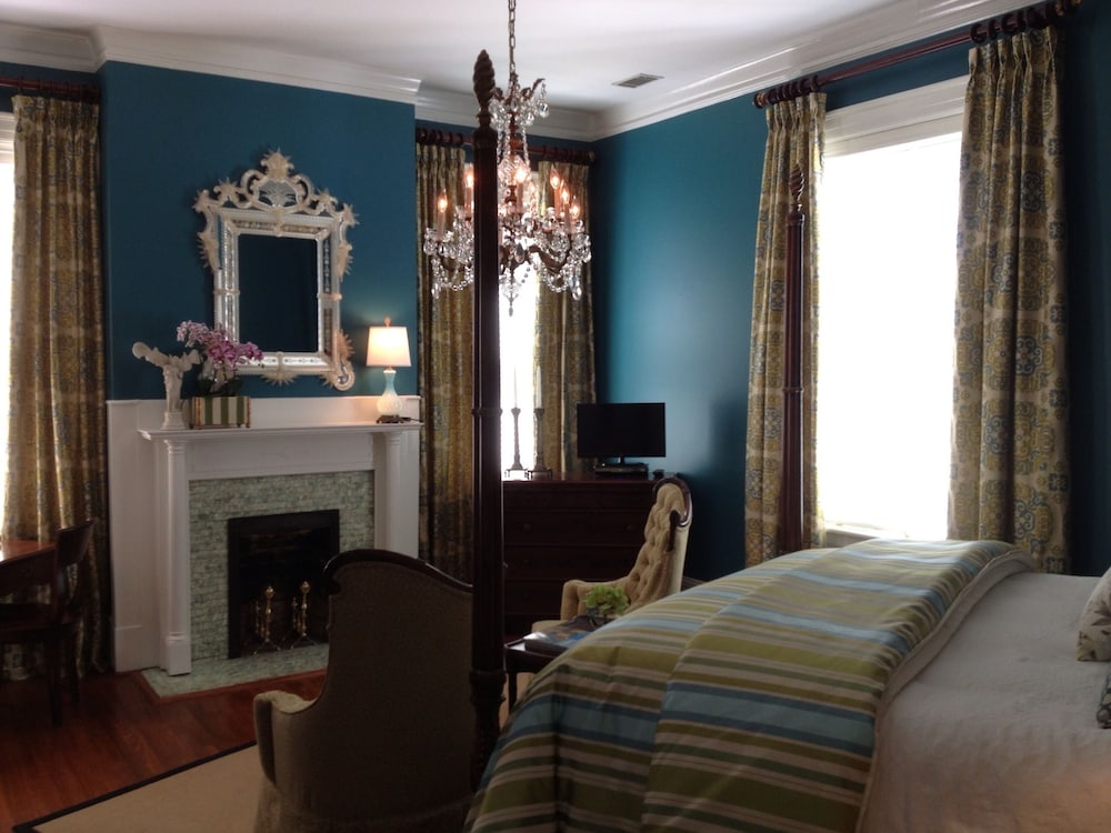 Room, 1 King Bed (John C. Calhoun) photo 1