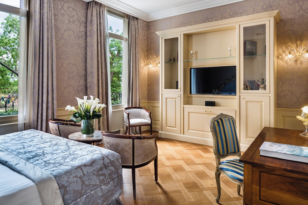Deluxe Room - Photo 3