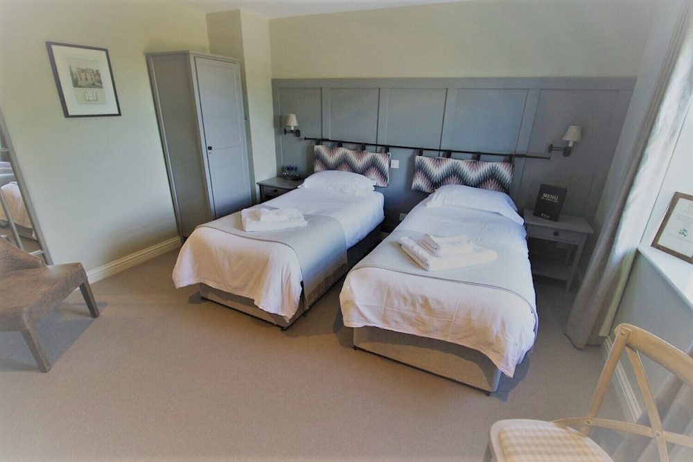 Twin Room, Ensuite photo 2