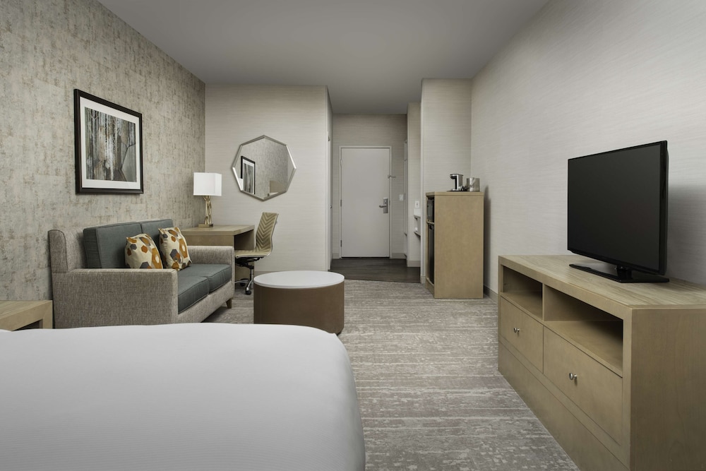 Room, 1 King Bed (Sitting Area) - Photo 1