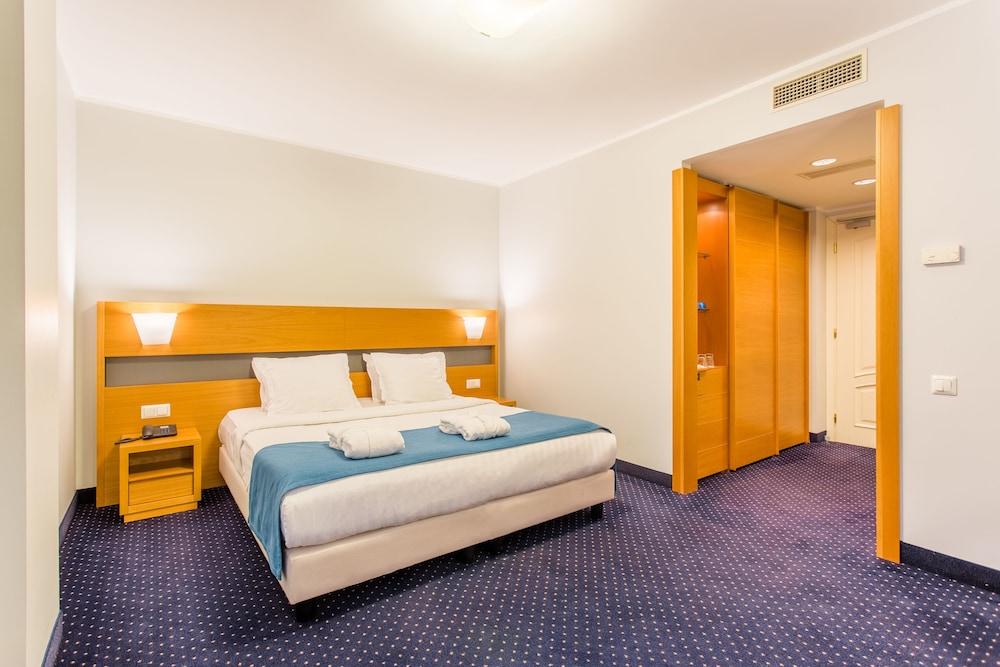 Standard Double Room - Photo 3