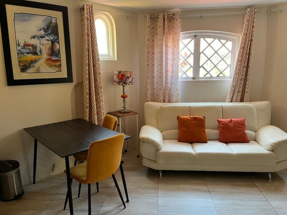 Beautiful 1 Bedroom Ground Floor