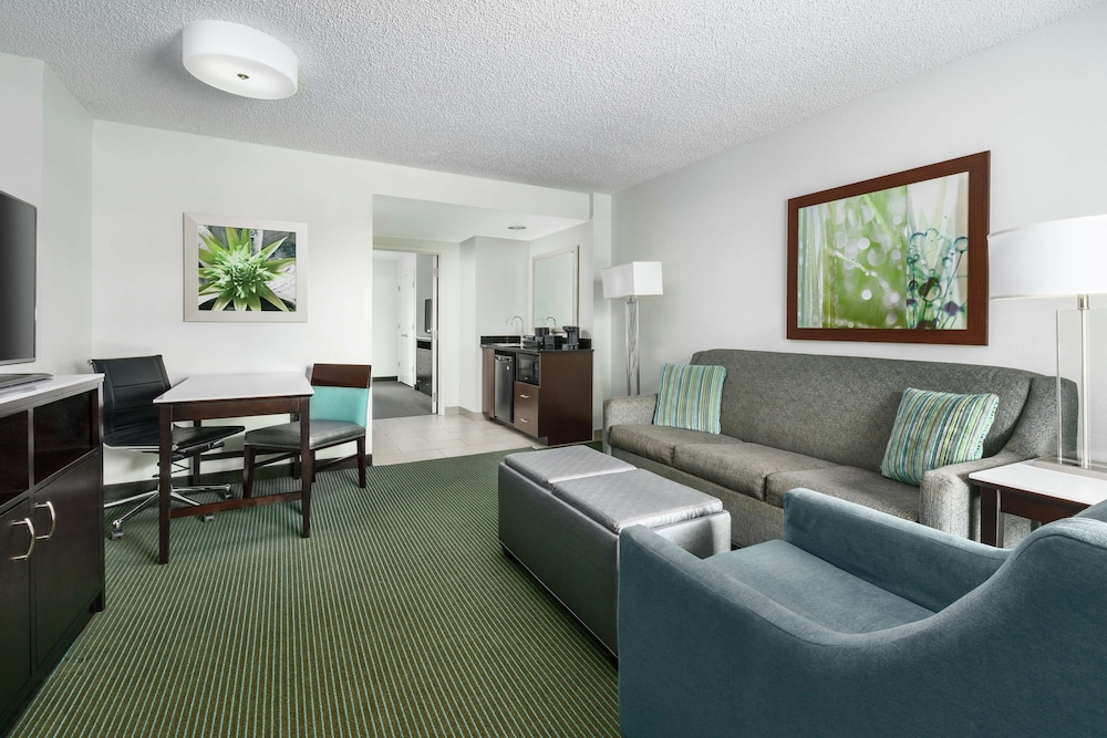 King Suite Poolview