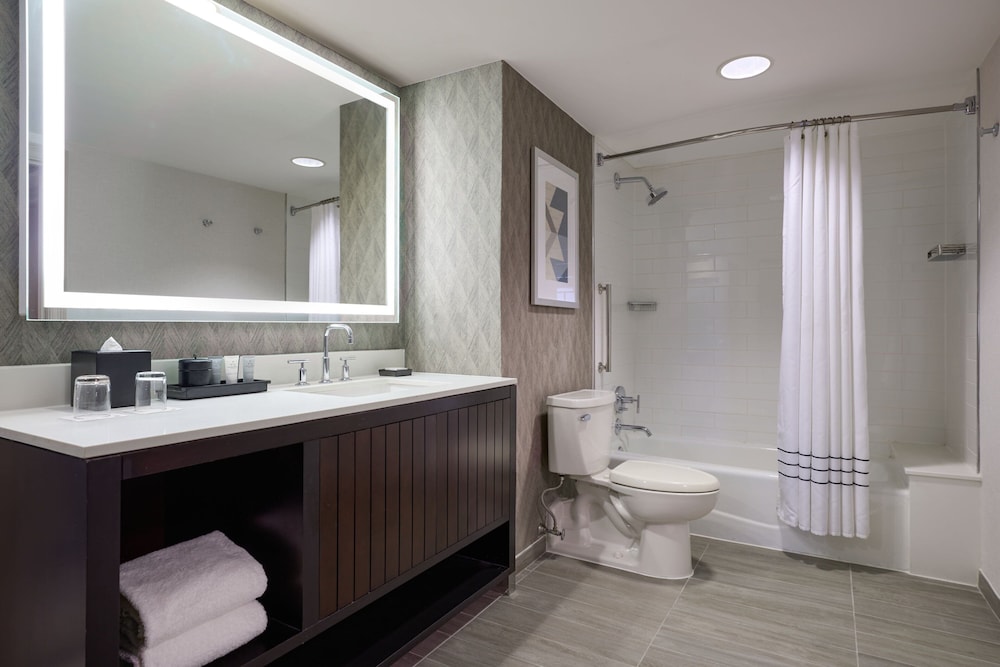 Executive Lounge Room, 1 King Bed, Non Smoking (High Floor, Lounge Access) - Photo 6