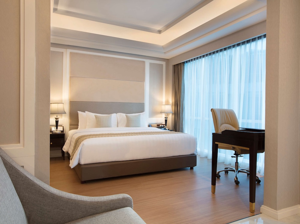 Grand Suite, 1 King Bed, Non Smoking (Garden)