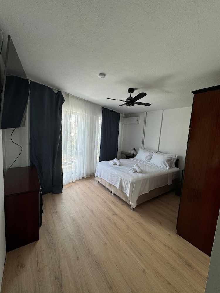 Standard Triple Room, City View photo 1