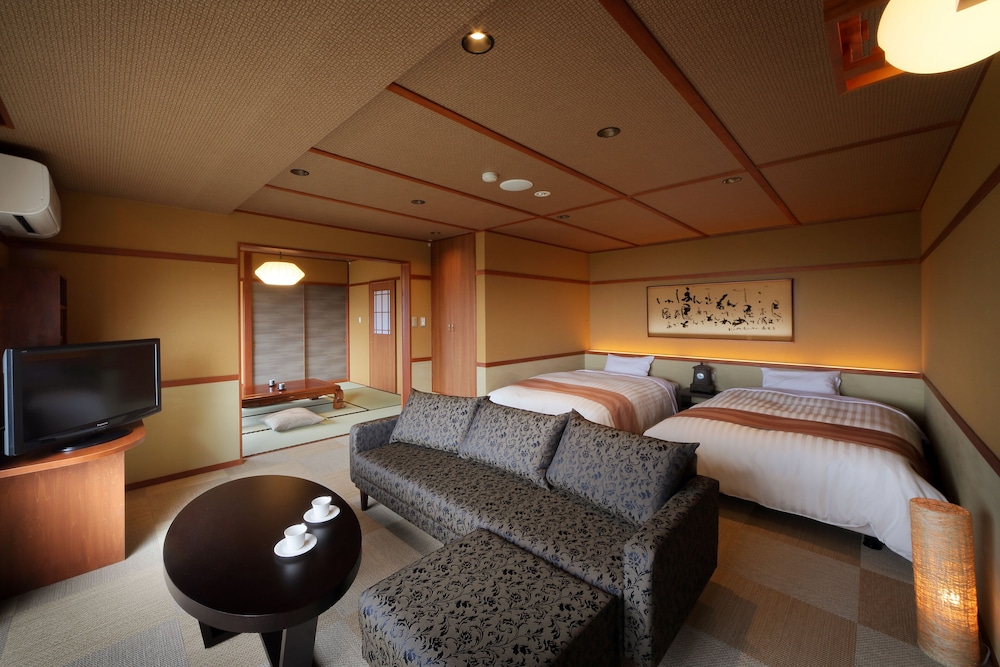Suite, Shared Bathroom (Monya) photo 1