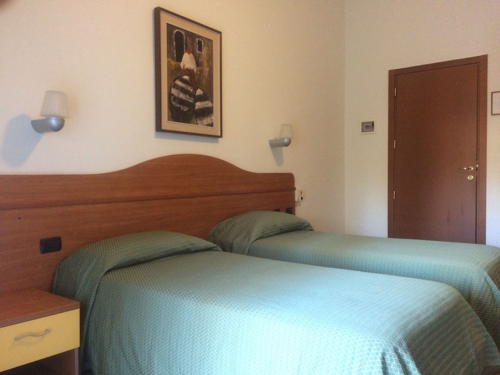 Standard Twin Room photo 1