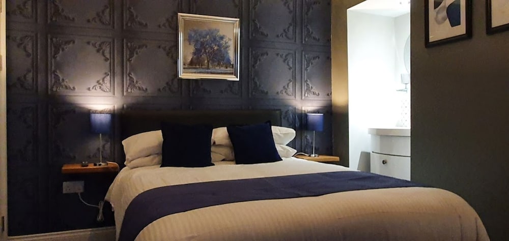 Double Room, Ensuite - Photo 23