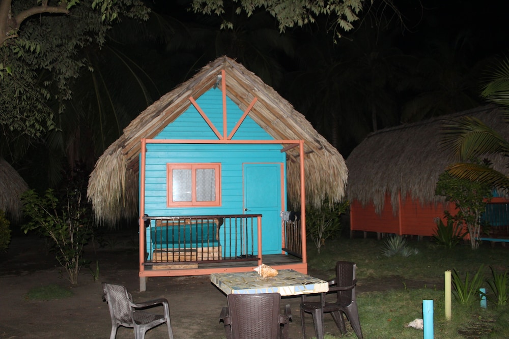 Cabin (Bungalow 3 - Blue) photo 2