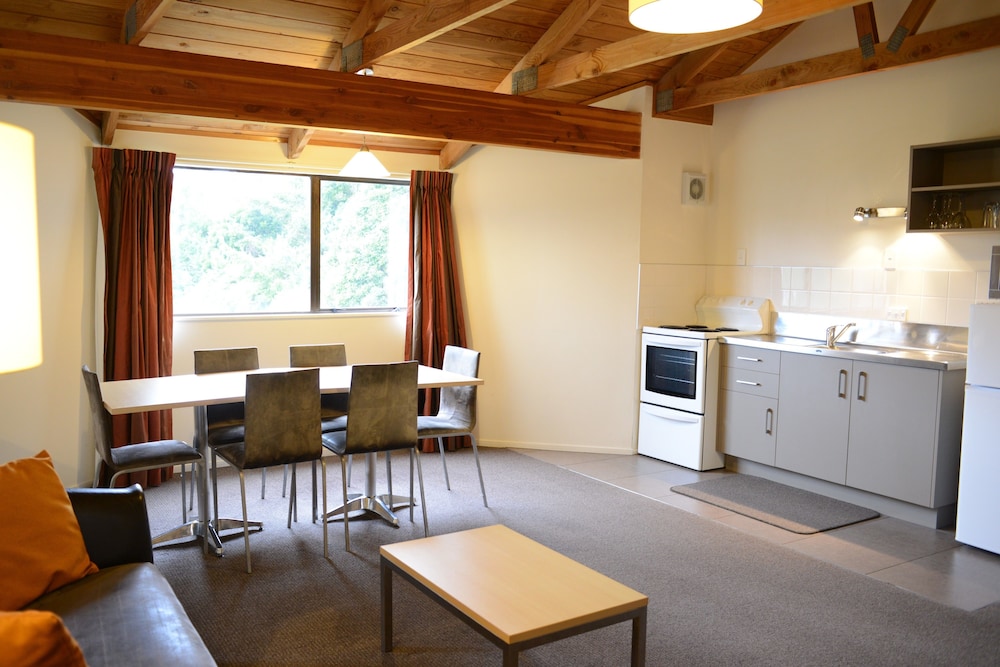 Suite (Luxury 5 person Suite with Spa) photo 2