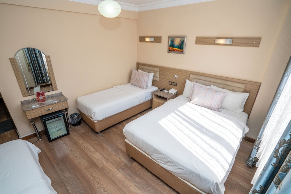 Standard Quadruple Room, Multiple Beds, City View photo 3
