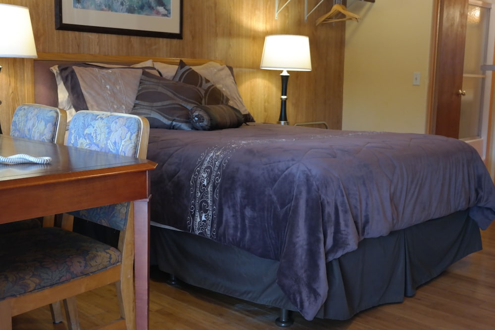 Standard Room, 1 Queen Bed photo 1