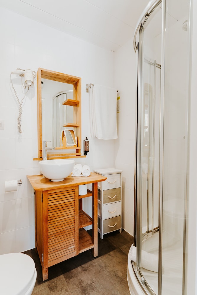 Standard Double Room - Photo 6