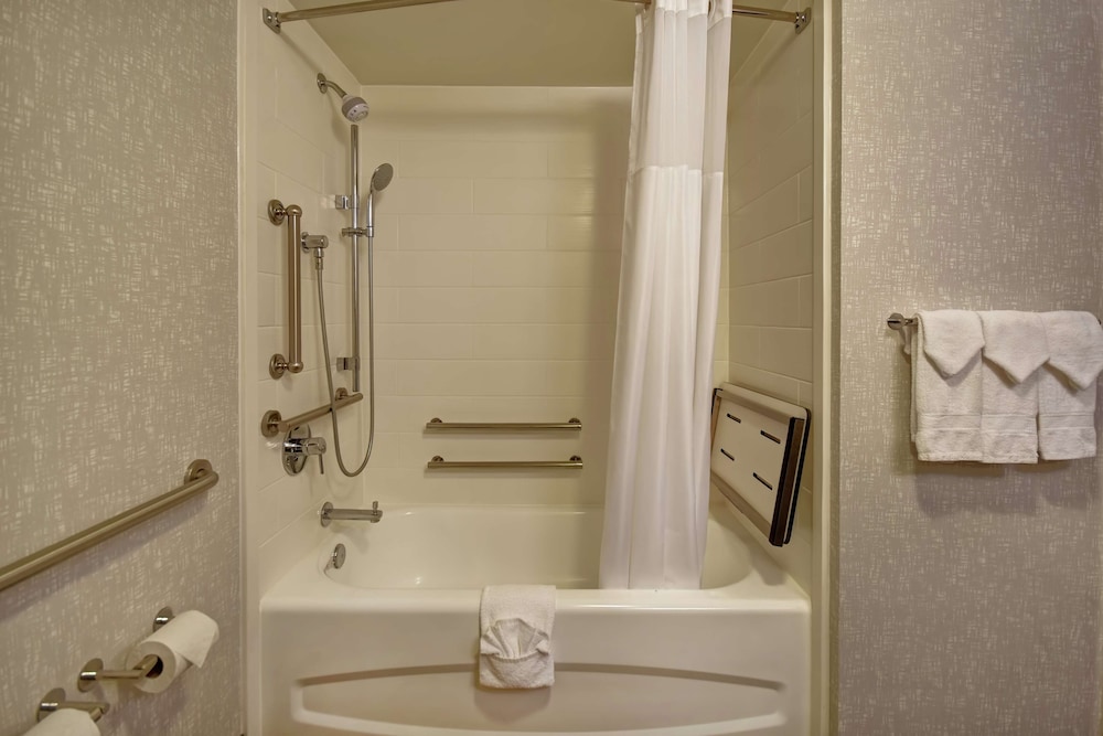 Room, 1 King Bed, Accessible, Bathtub (Mobility) - Photo 6
