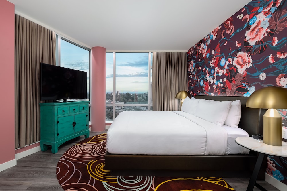 Executive Suite - Photo 3