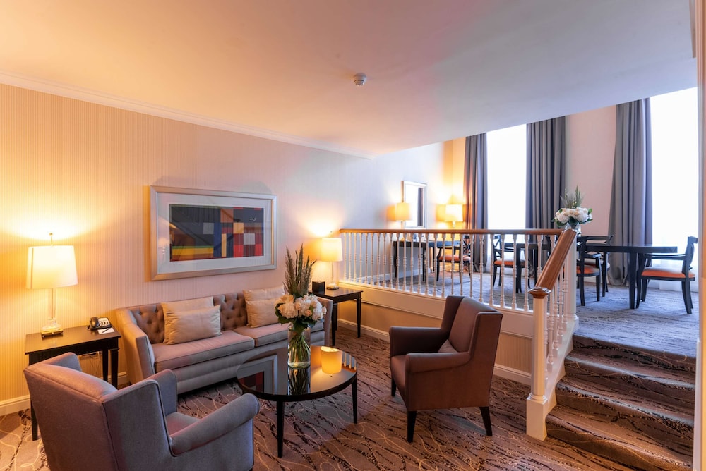 Suite, 1 King Bed (Duplex) thumbnail 5