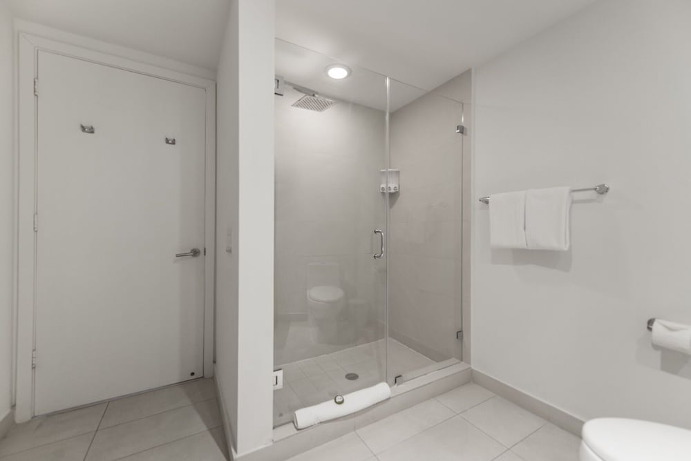 Luxury Condo, 2 Bedrooms, Ocean View photo 3