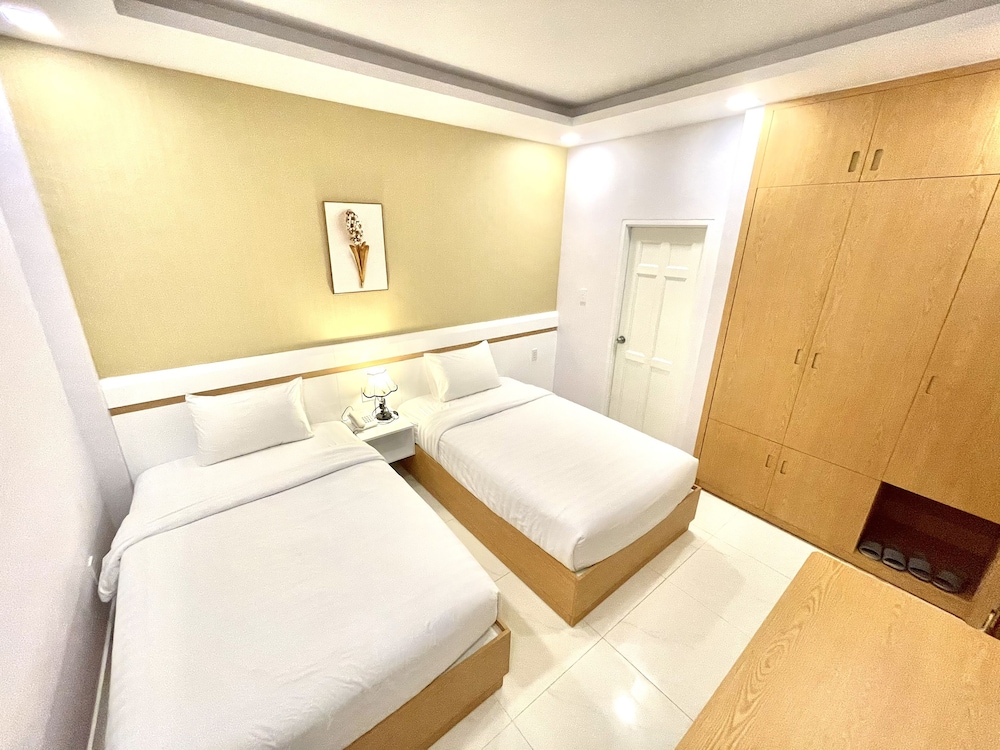 Standard Twin Room, No Windows
