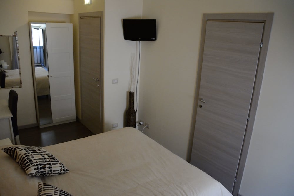 Double Room (Pacini)