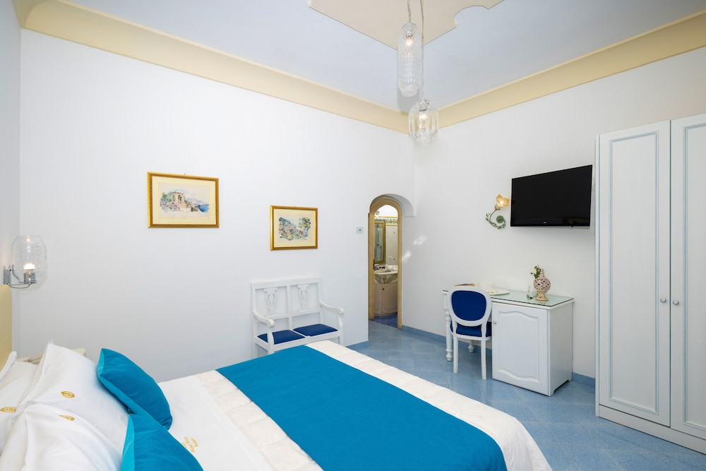 Standard Double Room - Photo 12