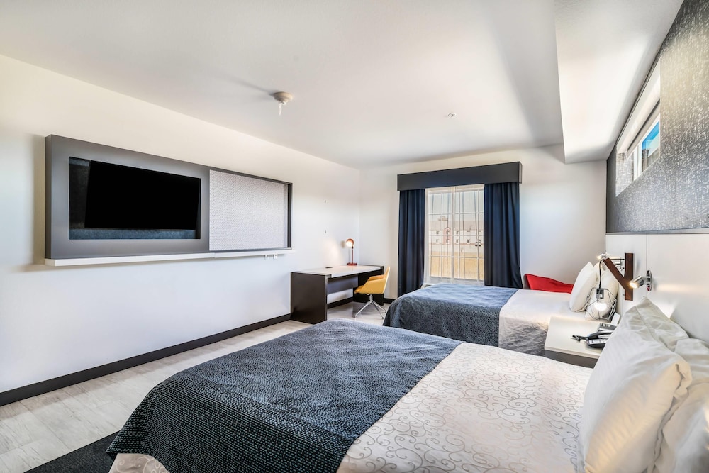 Room, 2 Queen Beds, Accessible, Non Smoking photo 1