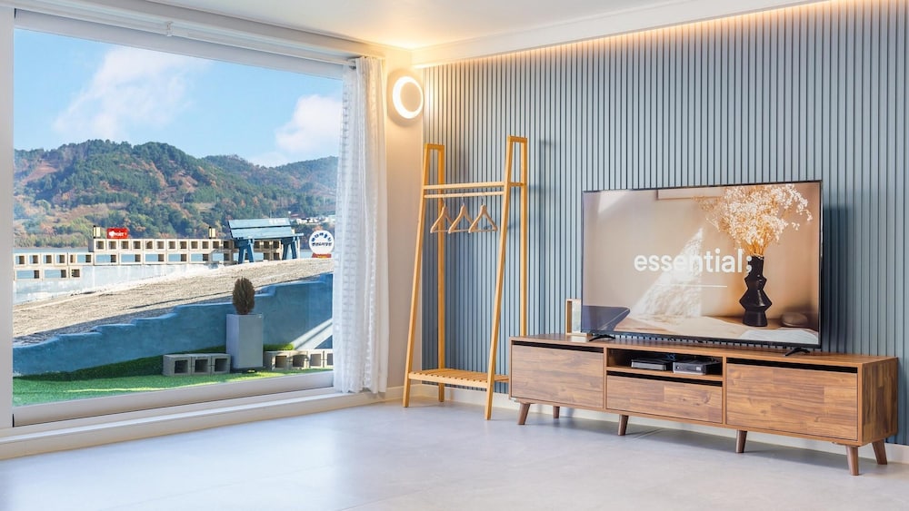 Basic Room, 3 Bedrooms (dokchae (Ocean view / Private BBQ))