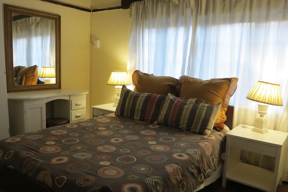(9) 2 bed self caterting apartment photo 1