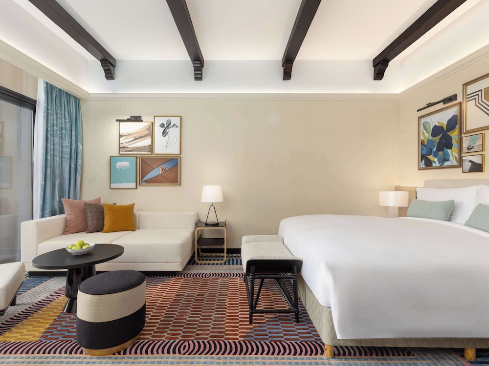 Superior Room, 1 King Bed, Sea View photo 3