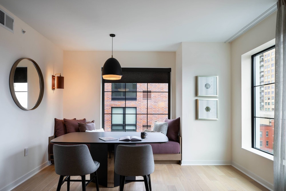 Suite, 1 Bedroom, City View (penthouse) photo 2