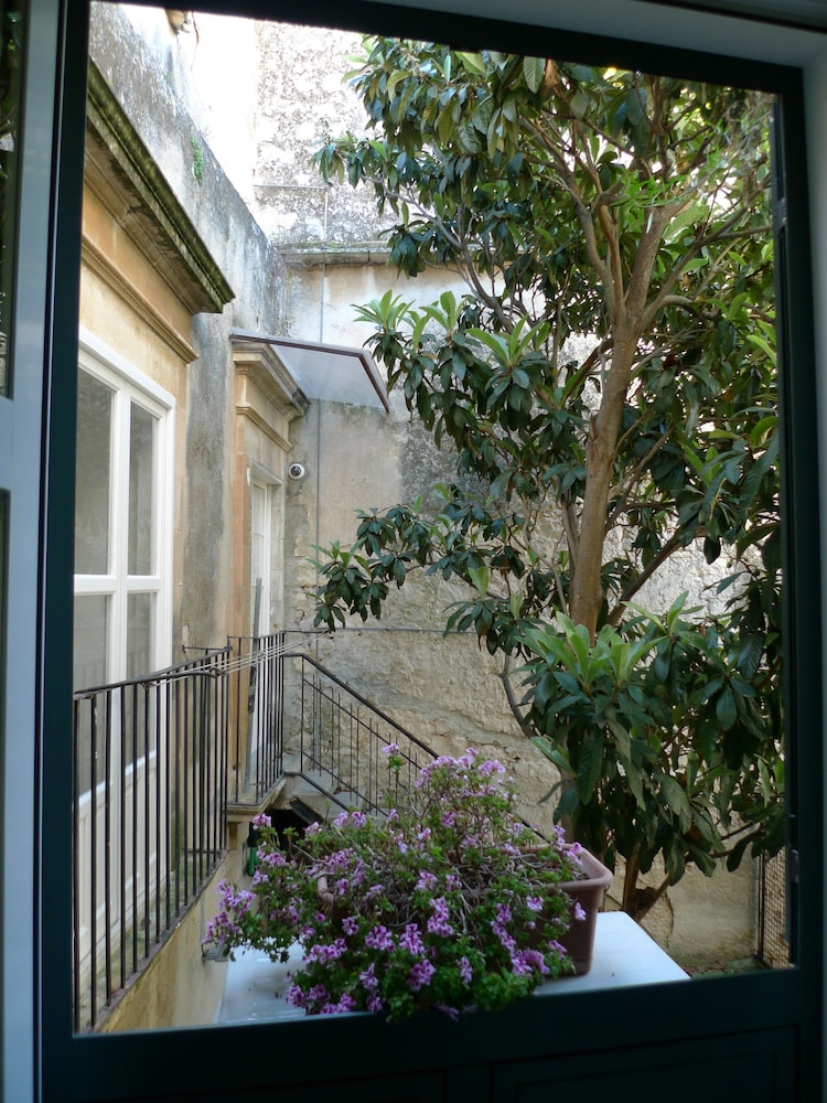 Comfort Quadruple Room, Private Bathroom, Garden Area photo 3