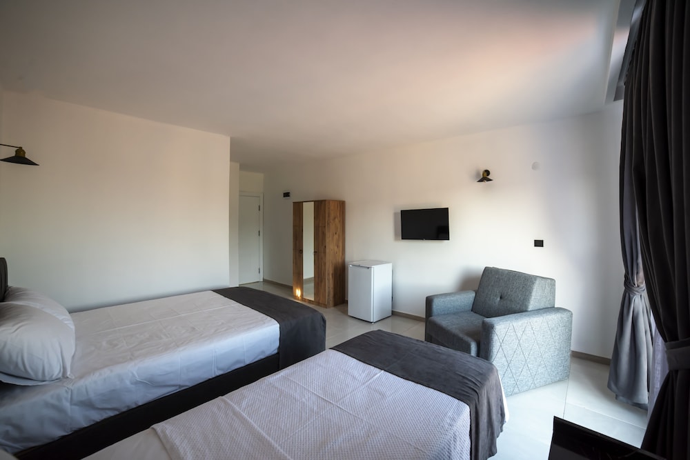 Comfort Triple Room, Patio - Photo 1