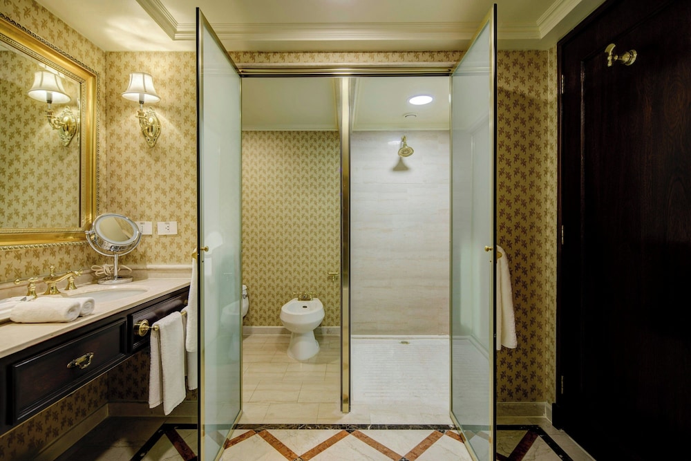 Club Suite, 1 King Bed, Terrace (Terrace) - Photo 6