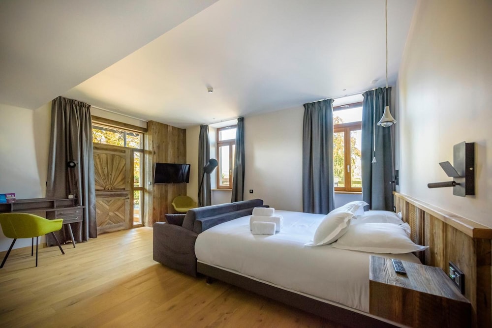Junior Suite, Courtyard View