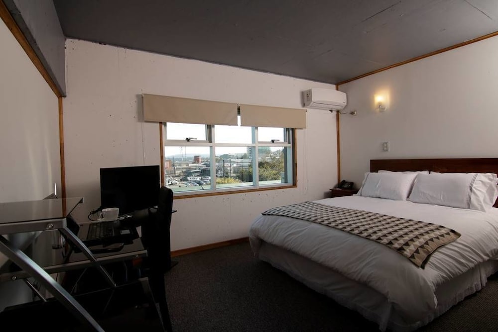 Classic Double or Twin Room, 1 Bedroom, Private Bathroom