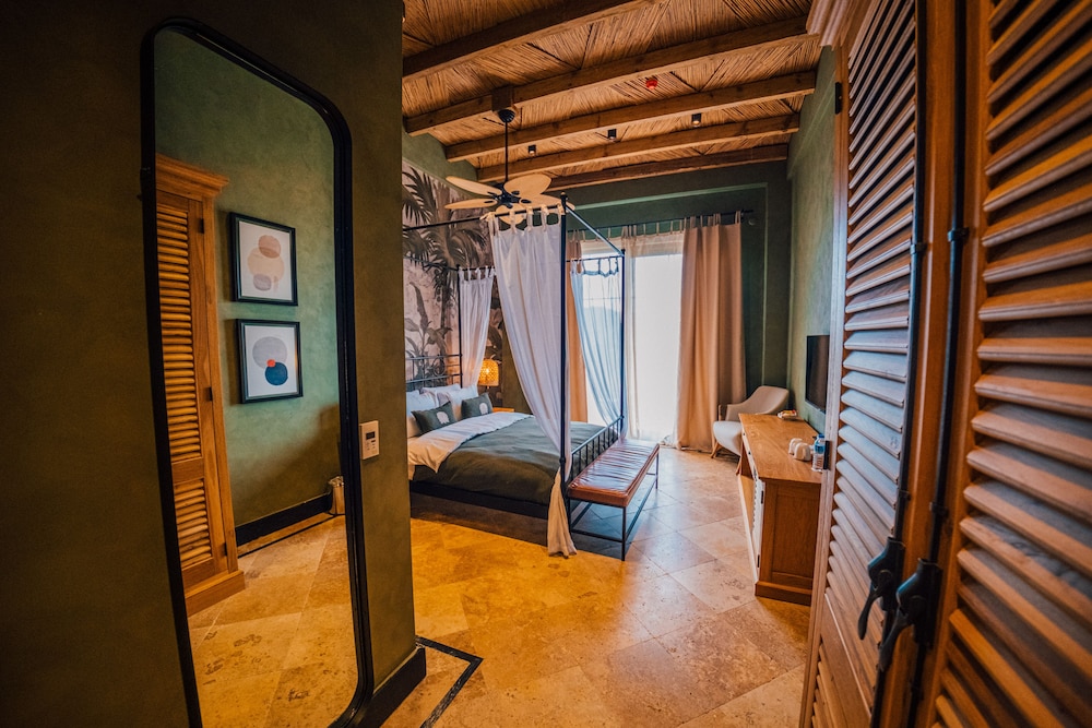 DELUXE ROOM WITH FOREST VIEW