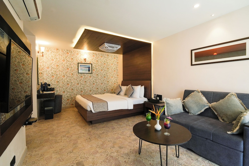 Deluxe Seaside Room with Private Sitout - Photo 1
