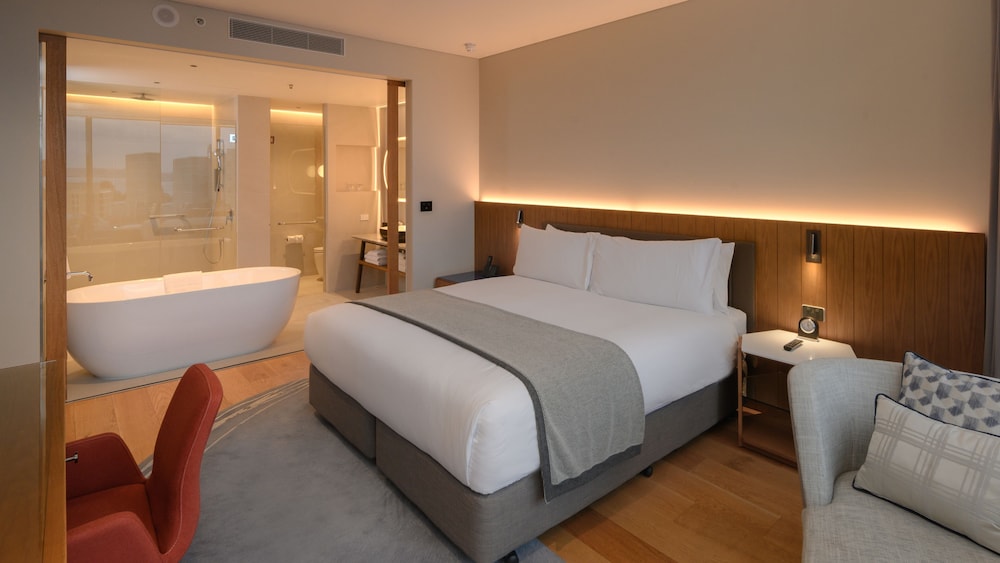 Suite, 1 Bedroom, Club Lounge Access, Harbor View - Photo 4