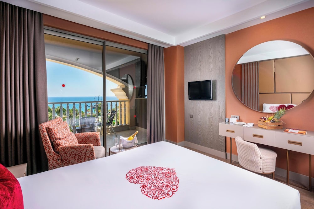 Honeymoon Room with Sea View photo 2