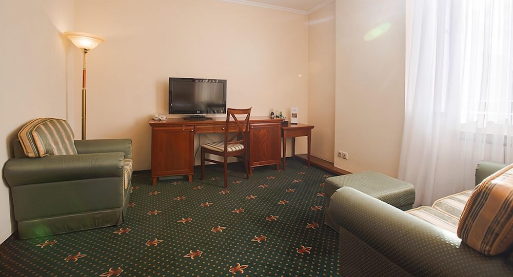 Junior Room, 1 King Bed photo 2