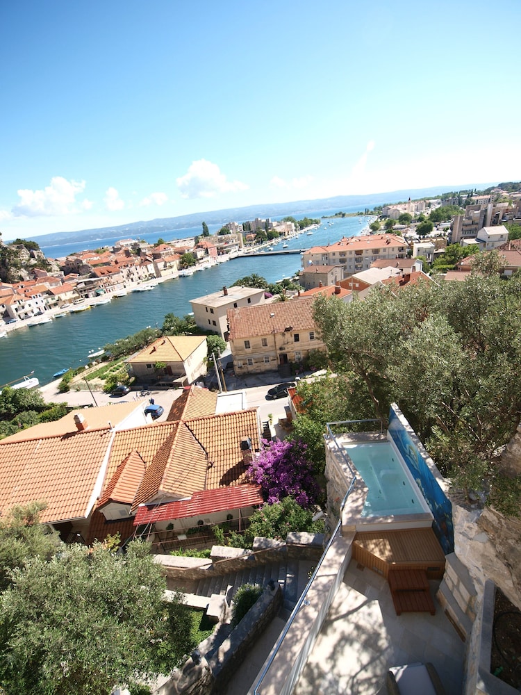 Executive Double room with Balcony, Sea view and Plunge pool - Photo 2